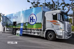 Trạm tiếp Hydro lưu động giành cho xe thân thiện với môi trường. (Ảnh: Anh Nguyên/TTXVN)