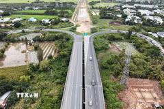 Đồng Tháp tập trung tháo gỡ khó khăn giải phóng mặt bằng Dự án nút giao An Bình. (Ảnh: Nhựt An/TTXVN)