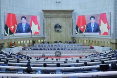 Chủ tịch nước Lương Cường phát biểu chính sách với các Nghị sỹ Quốc hội Angola. (Ảnh: Lâm Khánh/TTXVN)
