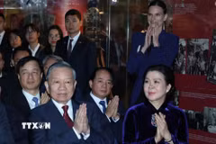 Tổng Bí thư, Chủ tịch nước Tô Lâm và Phu nhân dự chương trình Khai trương Không gian Di sản và Kết nối văn hóa Việt-Nga. (Ảnh: Thống Nhất/TTXVN)