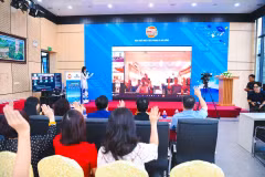 Chương trình được tổ chức theo hình thức trực tiếp kết hợp trực tuyến đến các điểm cầu. (Nguồn: thieunien.vn)