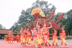 Lễ hội Lam Kinh được bắt đầu với nghi thức rước kiệu truyền thống. (Ảnh: Hoa Mai/TTXVN)