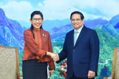 Thủ tướng Phạm Minh Chính tiếp bà Urawadee Sriphiromya, Đại sứ Vương quốc Thái Lan tại Việt Nam. (Ảnh: Dương Giang/TTXVN)
