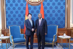 Chủ tịch nước Lương Cường và Tổng thống Angola João Manuel Gonçalves Lourenço hội đàm hẹp. (Ảnh: Lâm Khánh/TTXVN)