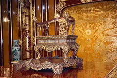 Ngai vàng - Bảo vật quốc gia ở vị trí trung tâm của Điện Thái Hoà. (Ảnh: Đỗ Trưởng/TTXVN)