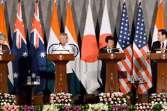 Ngoại trưởng Australia Penny Wong, Ngoại trưởng Ấn Độ Subrahmanyam Jaishankar, Ngoại trưởng Nhật Bản Motegi Toshimitsu và Ngoại trưởng Mỹ Marco Rubio trong cuộc họp báo tại Hội nghị Ngoại trưởng Nhóm Bộ Tứ (Quad) ở New Delhi, Ấn Độ, ngày 26/5/2026. (Ảnh: ANI/TTXVN)