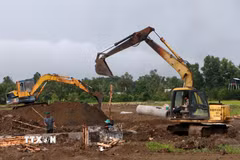 Dự án Khu tái định cư phường IV Vị Thanh (phường Vị Tân) thời gian qua chậm tiến độ đang được ngành chức năng, địa phương khắc phục nhằm đảm bảo giải ngân đạt kế hoạch. (Ảnh: Duy Khương/TTXVN)