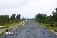 Công trình thuộc Dự án đường Hồ Chí Minh đoạn qua xã Vĩnh Tuy (An Giang). (Ảnh: Văn Sĩ/TTXVN)