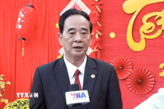 Ông Sim Chy, Chủ tịch Hội Khmer-Việt Nam tại Campuchia chia sẻ cộng đồng bà con người gốc Việt ở Campuchia luôn một lòng hướng về Tổ quốc. (Ảnh: Quang Anh/TTXVN)