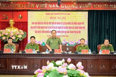 Trung tướng Nguyễn Thanh Tùng chỉ rõ: Bức tranh trật tự đô thị không thể sáng lên nếu các cấp chính quyền chỉ "khoán trắng" cho lực lượng Công an. (Ảnh: Trung Mạnh/TTXVN)