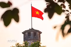Từ một đất nước nghèo, lạc hậu, Việt Nam đã trở thành một nền kinh tế có quy mô lớn, một quốc gia có độ mở cao, một thành viên tích cực, có trách nhiệm của cộng đồng quốc tế. (Ảnh: Thanh Tùng/TTXVN)