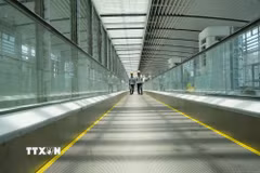 Thang cuốn phẳng đã được lắp đặt hoàn chỉnh tại nhà ga hành khách sân bay Long Thành. (Ảnh: Công Phong/TTXVN)