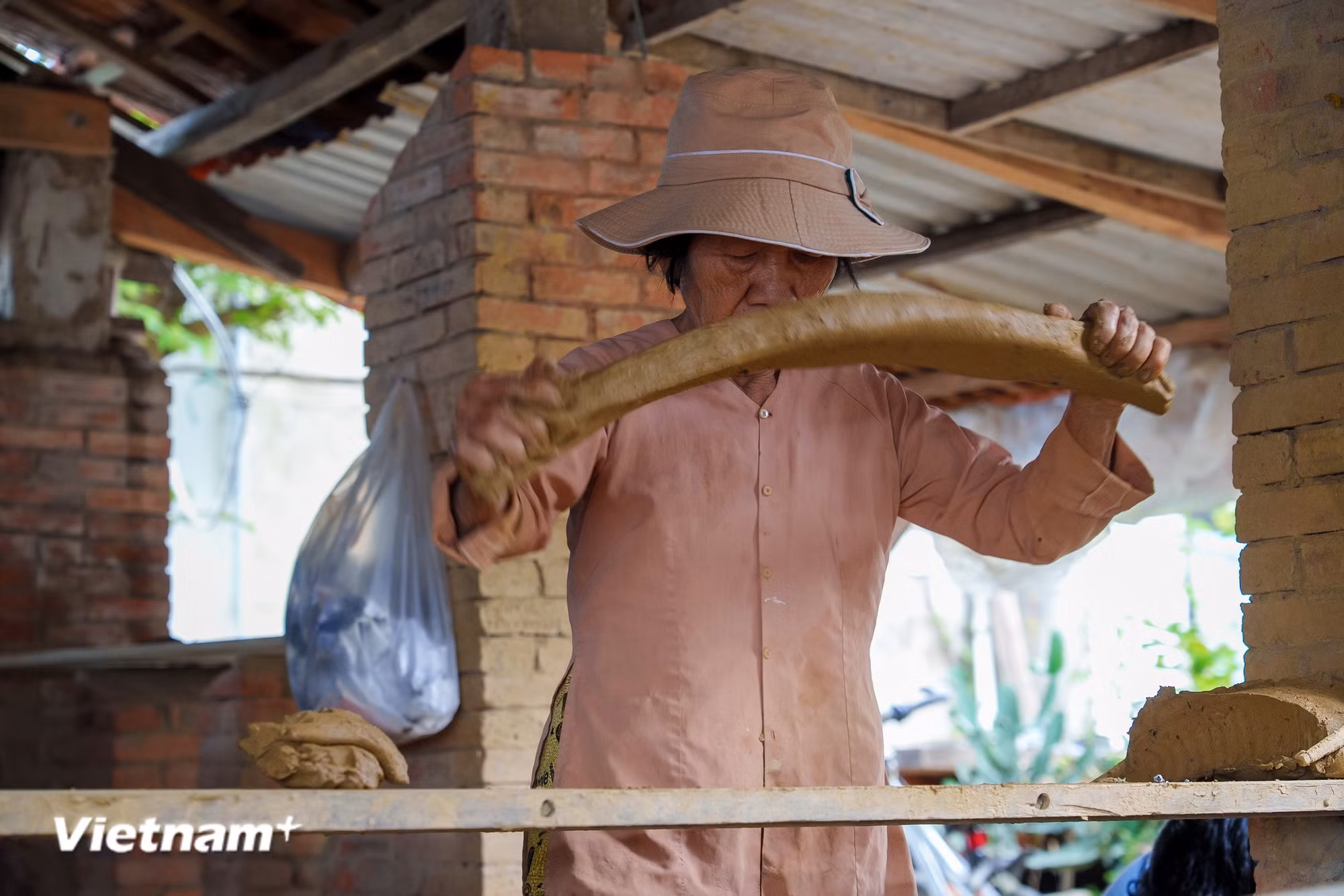 vnp-cong-doan-gom-thanhha-hoian-1.jpg