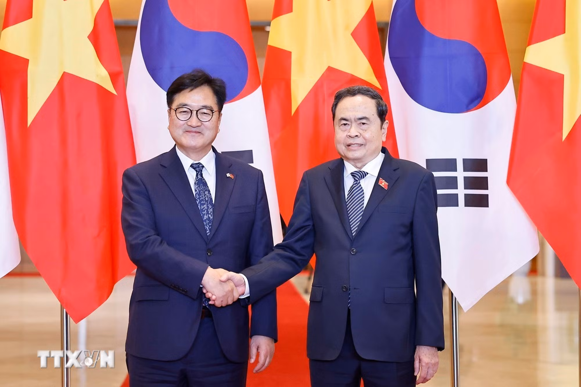 Chủ tịch Quốc hội Trần Thanh Mẫn chủ trì lễ đón Chủ tịch Quốc hội Hàn Quốc Woo Won Shik thăm chính thức Việt Nam tháng 11/2025. (Ảnh: Doãn Tấn/TTXVN)
