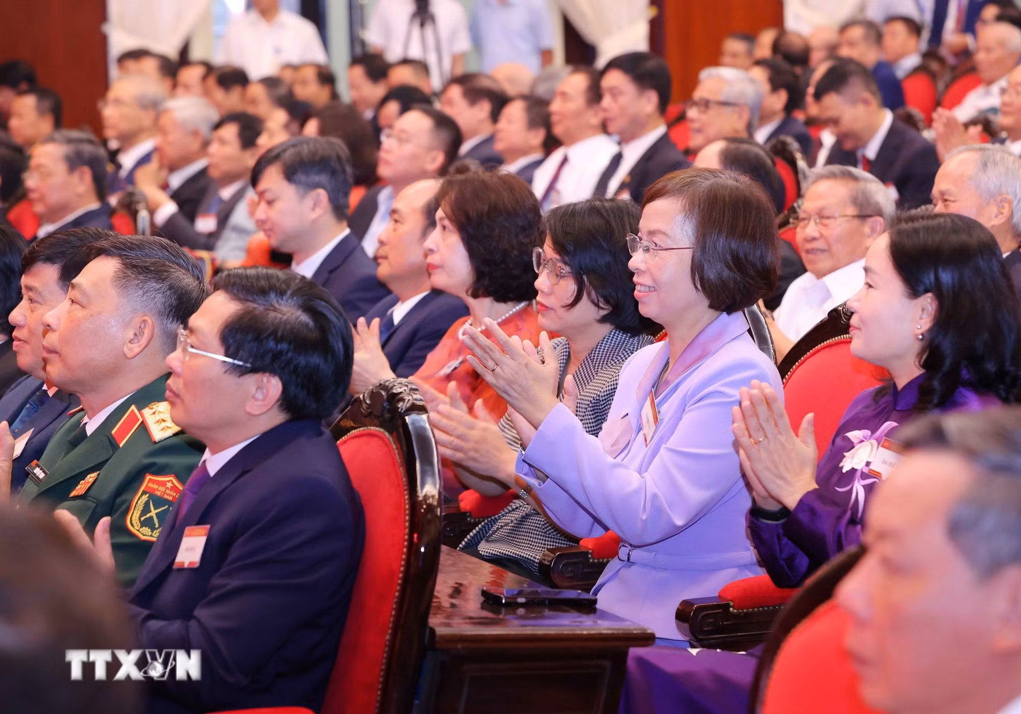 ttxvn_tong-bi-thu-chu-tich-nuoc-du-le-ky-niem-30-nam-ngay-thanh-lap-hoi-dong-ly-luan-trung-uong-mega-4.jpg