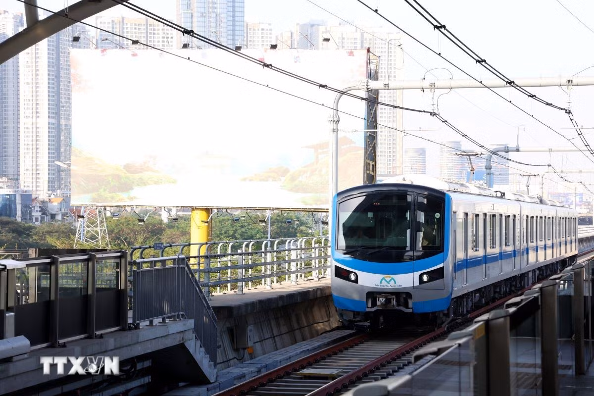 ttxvn-metro-ben-thanh-suoi-tien-1812-3.jpg