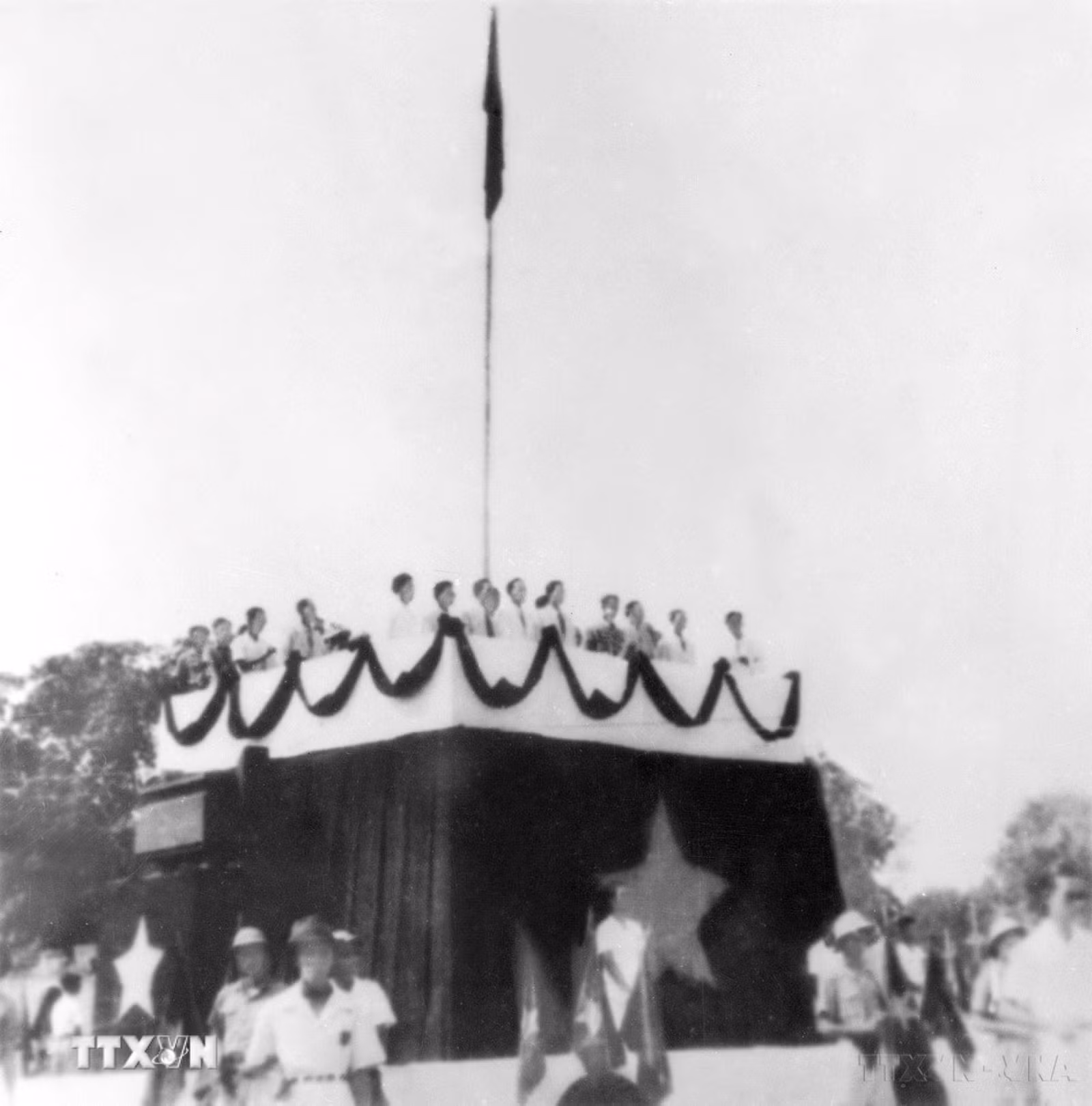 ttxvn-cach-mang-thang-tam-1981945-1808-8.jpg