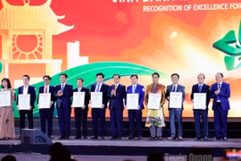 Gian hàng tỉnh Tuyên Quang tỏa sáng tại Hội chợ Mùa Thu 2025 