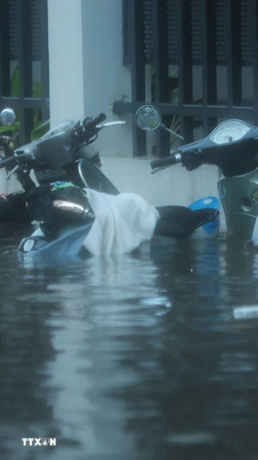 Hà Nội chìm trong 'biển nước'