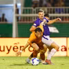 Nhận thất bại 1-3 trước Hoàng Anh Gia Lai (áo cam), Hà Nội FC đánh mất quyền tự quyết trong cuộc đua giành huy chương ở V-League 2025/26. (Ảnh: haglfc)