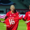 Huỳnh Như (giữa) tỏa sáng với đường chuyền "dọn cỗ" giúp Đội tuyển Nữ Việt Nam giành chiến thắng 1-0 trước Đội tuyển Nữ Thái Lan. (Ảnh: Việt Anh/Vietnam+)
