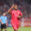 "Vua phá lưới V-League" mùa trước là Alan Sebastiao tiếp tục ghi bàn giúp Công An Hà Nội tạm vươn lên vị trí thứ 2 trên bảng xếp hạng. (Ảnh: VPF)