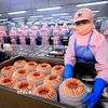Đóng gói mặt hàng tôm xuất khẩu tại Công ty Cổ phần Tập đoàn Thủy sản Minh Phú, tỉnh Hậu Giang. (Ảnh: Tuấn Anh/TTXVN)