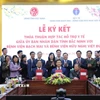 Lễ ký kết thỏa thuận hợp tác hỗ trợ y tế giữa Ủy ban Nhân dân tỉnh Bắc Ninh với Bệnh viện Bạch Mai và Bệnh viện Hữu nghị Việt Đức. (Ảnh: Thanh Thương/TTXVN)