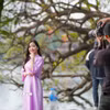 Lưu lại những khoảnh khắc đẹp nhất với tà áo dài trong dịp Quốc tế phụ nữ 8/3. (Ảnh: Khánh Hòa/TTXVN)