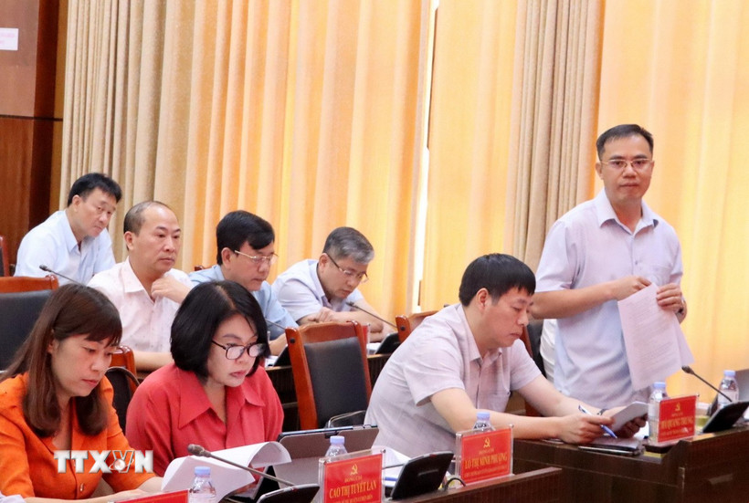 Chủ tịch UBND thành phố Điện Biên Phủ Nguyễn Quang Hưng phát biểu tại Hội nghị. (Ảnh: Trung Kiên/TTXVN)