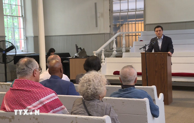 Đại sứ Đặng Hoàng Giang phát biểu tại buổi lễ. (Ảnh: TTXVN)