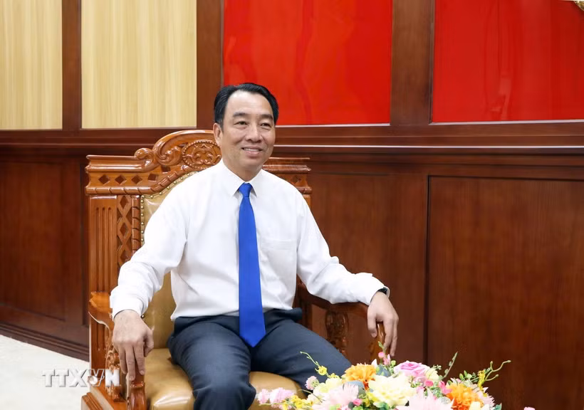 Chủ tịch UBND tỉnh Vĩnh Long Lữ Quang Ngời trả lời phỏng vấn. (Ảnh: Phạm Minh Tuấn/TTXVN)