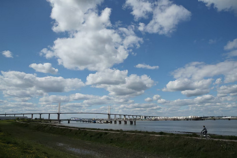 Toàn cảnh cầu Queen Elizabeth II bắc qua sông Thames. (Ảnh: Reuters)