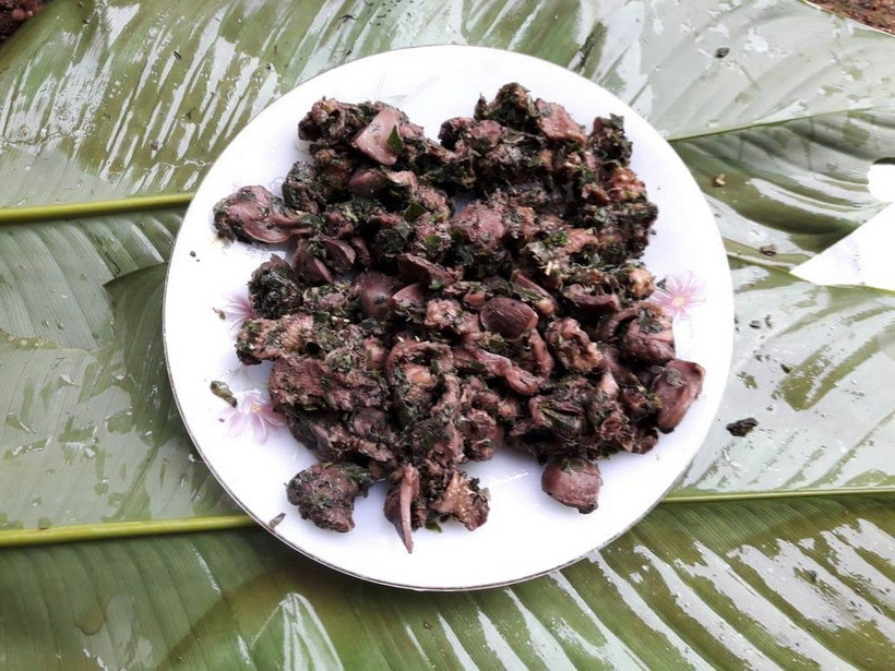 Món vịt bầu lam ống nứa hấp dẫn. (Ảnh: Báo Dân tộc và Phát triển)