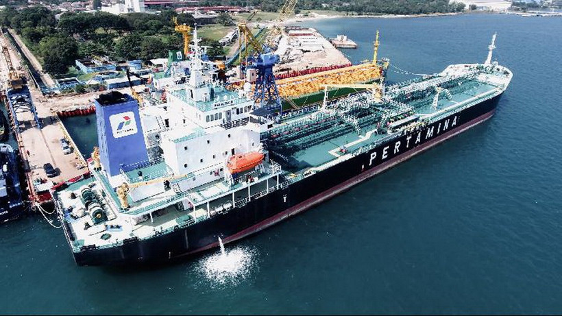 Một tàu chở dầu thuộc PT Pertamina International Shipping (PIS) neo đậu tại bến tàu của Indonesia ngày 4/7/2025. (Nguồn: Tempo)