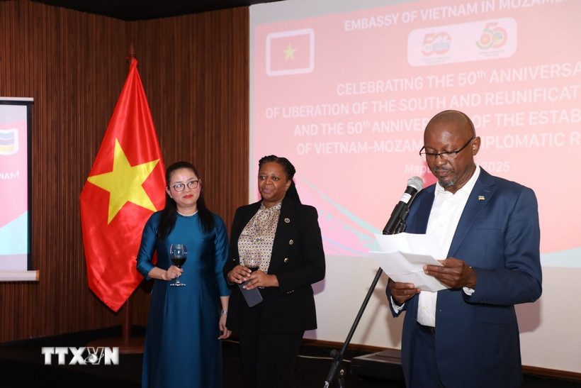 Ông José António Alberto Matsinhe, Vụ trưởng Vụ châu Á và châu Đại dương, Bộ Ngoại giao và Hợp tác Mozambique, phát biểu tại lễ kỷ niệm. (Ảnh: TTXVN phát)