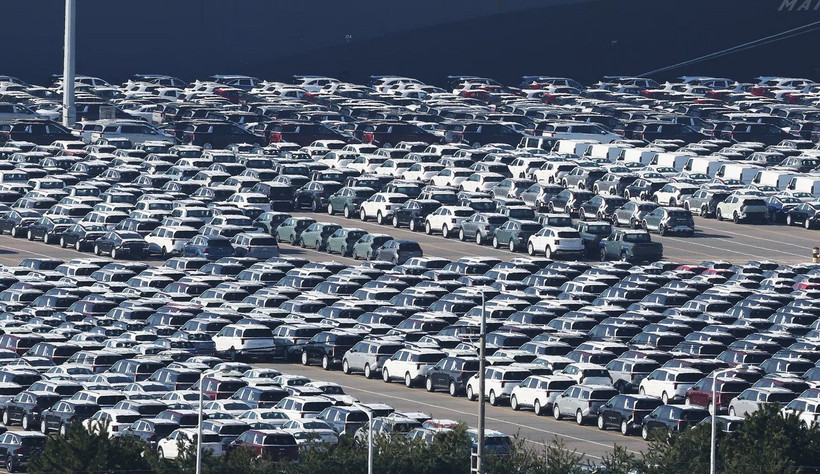 Xe ôtô xuất khẩu tại cảng Pyeongtaek, tỉnh Gyeonggi ngày 1/11. (Nguồn: Yonhap)