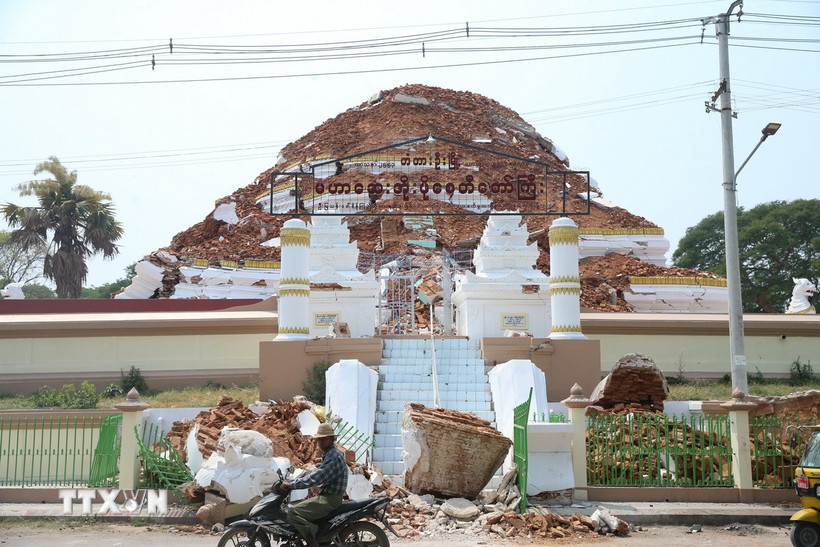 Cảnh tàn phá sau trận động đất tại Mandalay, Myanmar. (Ảnh: THX/TTXVN)