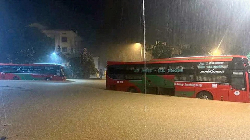 Bến xe khách tại thị trấn Na Hang, huyện Na Hang, tỉnh Tuyên Quang bị ngập úng. (Ảnh: Báo Nhân dân)