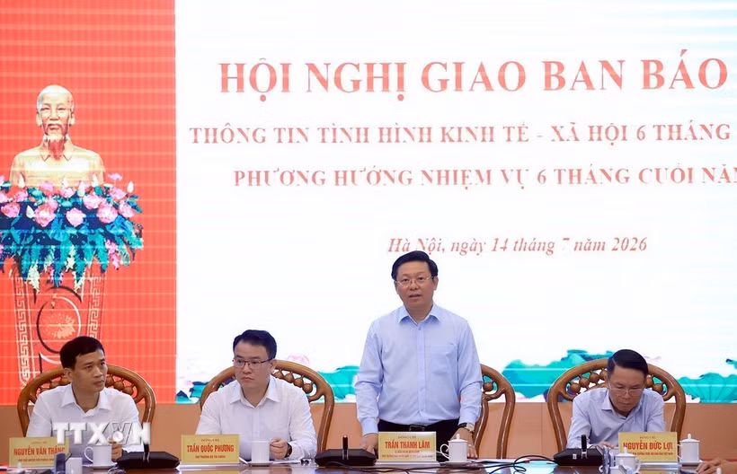Phó trưởng Ban Tuyên giáo và Dân vận Trung ương Trần Thanh Lâm chủ trì hội nghị. (Ảnh: Tuấn Anh/TTXVN)
