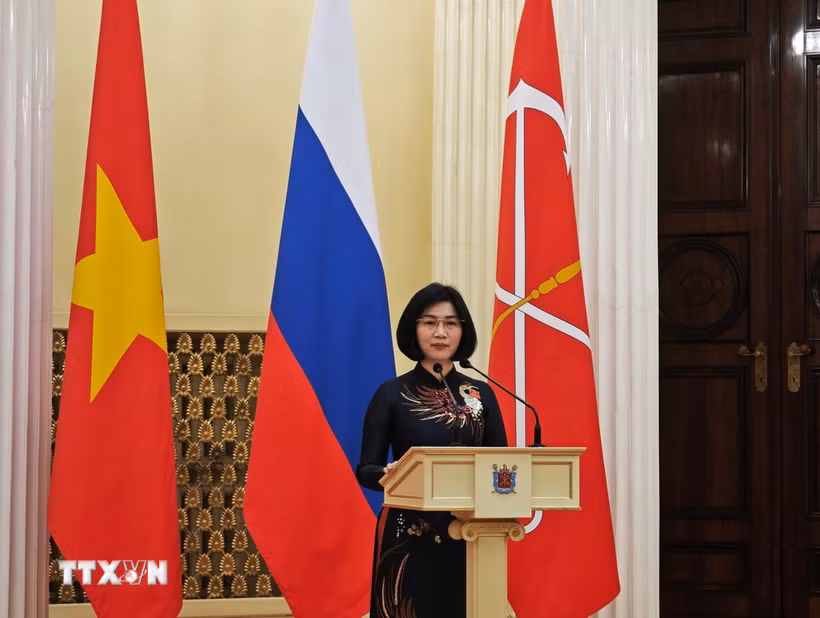 Chủ tịch HĐND Phùng Thị Hồng Hà, Phó Bí thư Thành ủy, Phó Trưởng Đoàn đại biểu Quốc hội thành phố Hà Nội phát biểu tại lễ ký. (Ảnh: Tâm Hằng/TTXVN)