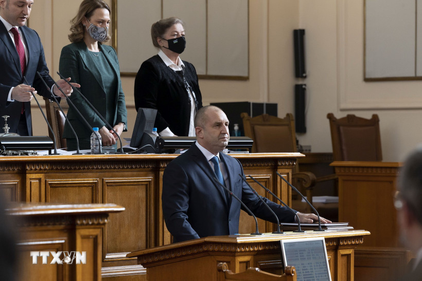 Tổng thống Bulgaria Rumen Radev phát biểu trước Quốc hội tại Sofia. (Ảnh: THX/TTXVN)