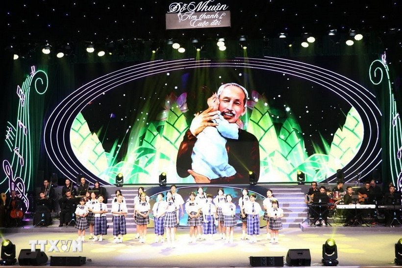 Các tiết mục được đầu tư công phu đã mang đến một không gian âm nhạc giàu cảm xúc cho công chúng thành phố Cảng. (Ảnh: Mạnh Minh/TTXVN)