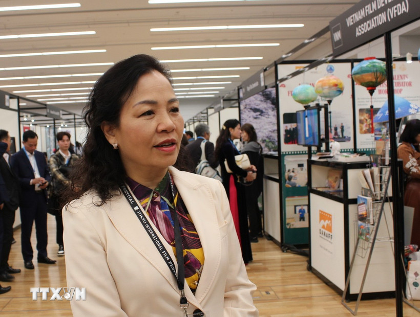 Chủ tịch VFDA, Tiến sỹ Ngô Phương Lan trả lời phỏng vấn TTXVN. (Ảnh: Phạm Tuân/TTXVN)