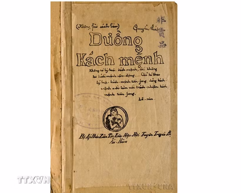 Cuốn “Đường Kách mệnh” tập hợp những bài giảng của Nguyễn Ái Quốc tại lớp huấn luyện chính trị các thanh niên yêu nước Việt Nam trong những năm 1925-1927. (Ảnh: Tư liệu/TTXVN phát)