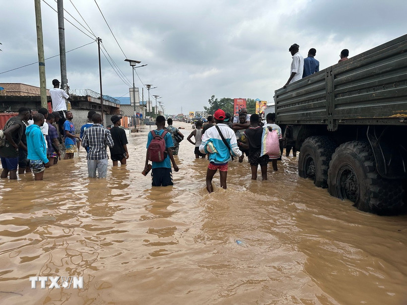 Ngập lụt tại Kinshasa, CHDC Congo. (Ảnh: THX/TTXVN)