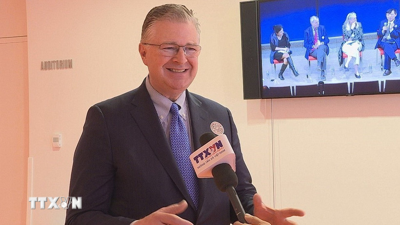 Cựu Đại sứ Hoa Kỳ tại Việt Nam Daniel Kritenbrink trả lời phỏng vấn TTXVN tại New York. (Ảnh: Lê Hoàng/TTXVN)