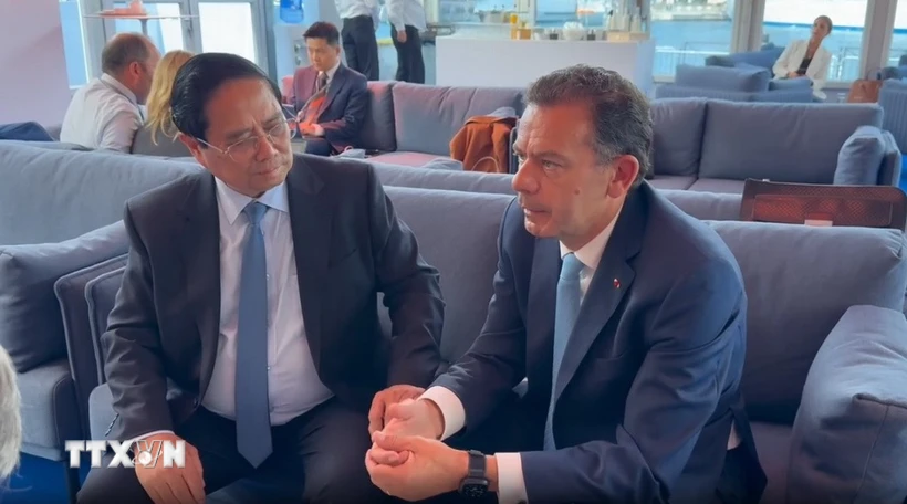 Thủ tướng Phạm Minh Chính gặp Thủ tướng Bồ Đào Nha Luis Montenegro