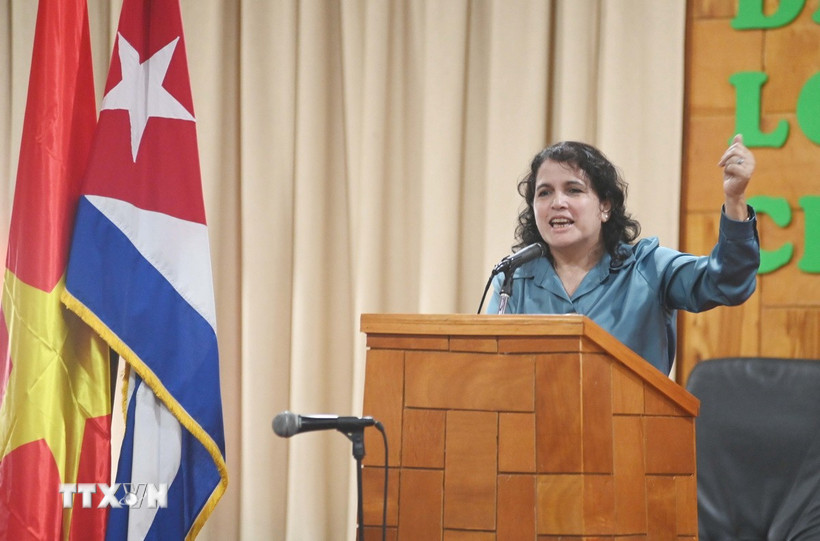 Ủy viên Bộ Chính trị, Tổng Giám đốc Trung tâm Công nghệ Di truyền và Công nghệ sinh học thuộc Tập đoàn BioCubaFarma(vCIGB ) Marta Ayala Ávila phát biểu tại sự kiện. (Ảnh: Việt Hùng/TTXVN)