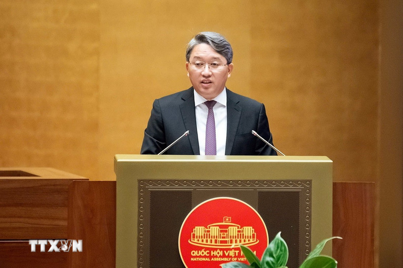 Bộ trưởng Bộ Tư pháp Nguyễn Hải Ninh phát biểu giải trình, làm rõ một số vấn đề đại biểu Quốc hội nêu. (Ảnh: Doãn Tấn/TTXVN)